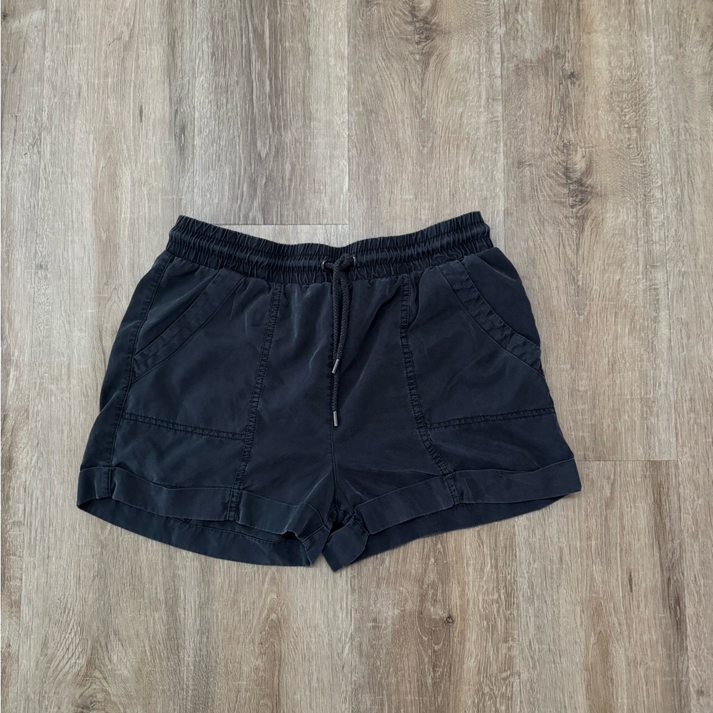 Universal Thread Shorts